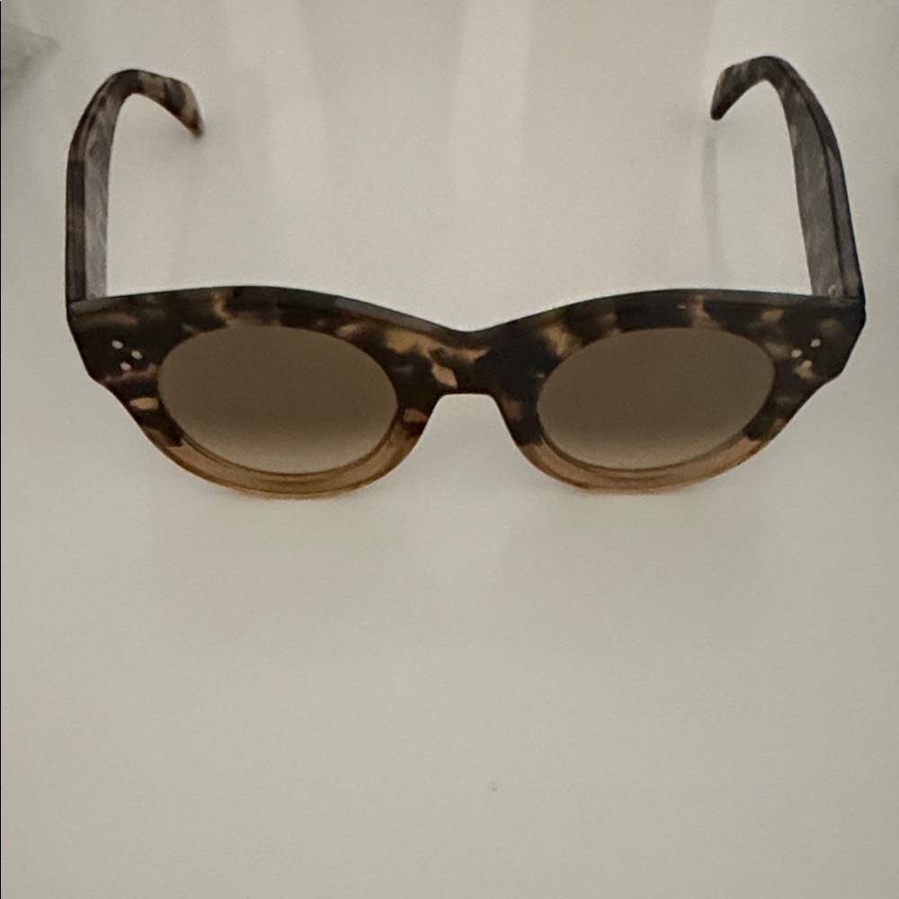 Authentic Céline Tortoiseshell Round Sunglasses - Picture 5 of 11